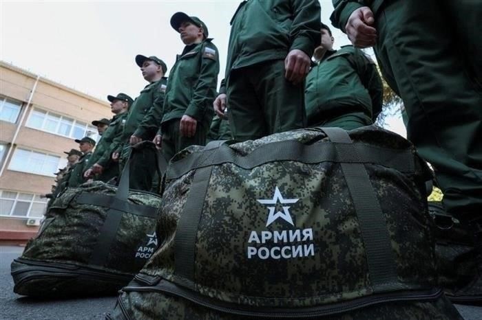 Продолжительность службы: Продолжительность службы по призыву может быть разной, но обычно она длится определенный срок, от нескольких месяцев до нескольких лет. Этот срок определяется правовой и организационной структурой военной системы.
