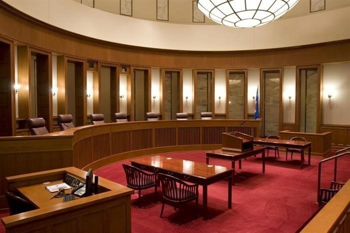 Рассмотрение запросов в работе конституционных судей