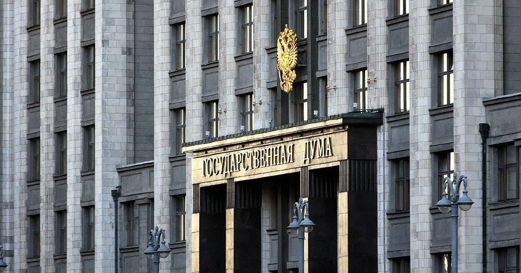 Незаконное распространение информации с грифом государственной тайны, например секретных документов, содержащих конфиденциальные сведения, влечет за собой серьезные правовые последствия в соответствии с Уголовным кодексом РФ. Лицам, признанным виновными в нарушении требований конфиденциальности, изложенных в статье 283, грозит ряд уголовных наказаний. Они включают в себя лишение свободы, штрафы и потенциальные ограничения на будущую профессиональную деятельность.