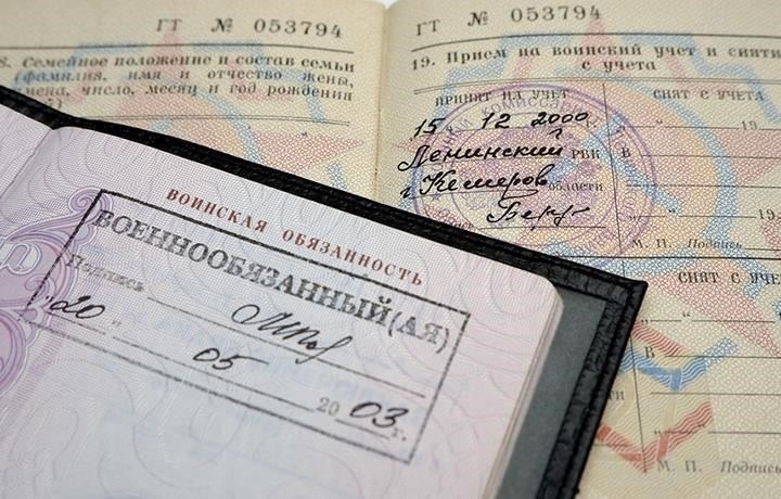 Сдача удостоверения личности обязательна при получении мобилизационной повестки. В таких случаях военнослужащий обязан предъявить удостоверение личности в рамках процесса мобилизации. Возврат удостоверения личности является стандартной процедурой, позволяющей обеспечить обновление и надлежащее документирование статуса военнослужащего. Несоблюдение этого требования может привести к юридическим последствиям или осложнениям в процессе призыва.