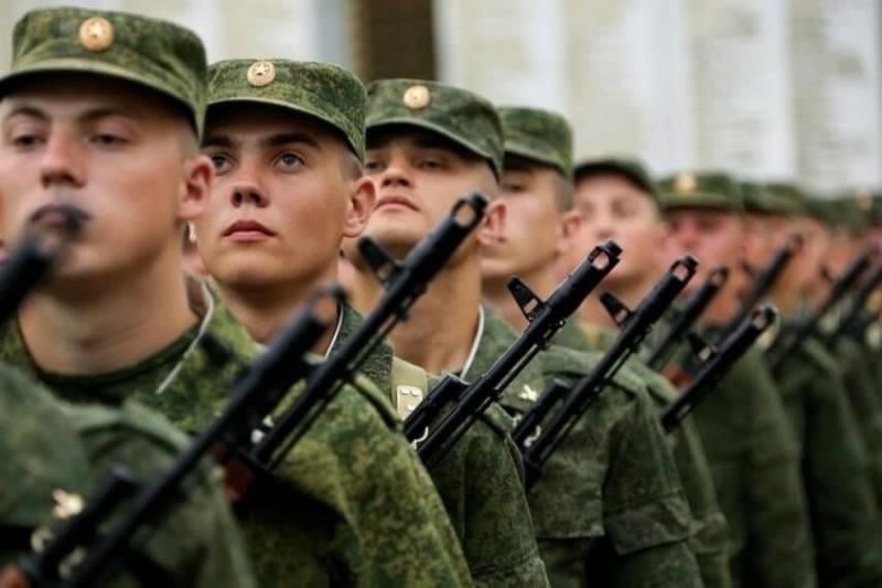 В армии нет места пустой трате времени. Новобранцы должны привыкнуть к мысли, что каждая задача, какой бы маленькой она ни была, служит цели в грандиозной схеме их военного образования. Ожидайте, что вас обучат множеству навыков, которые будут необходимы для вашей роли. Курс включает в себя интенсивные тренировки, обучение использованию оборудования и решение проблем под давлением. Время от времени новобранцы сдают экзамены, чтобы оценить свой прогресс и готовность к следующему этапу.